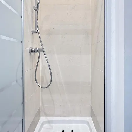 Renovated Champs-elysees Retreat Paris