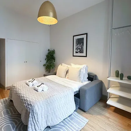 Renovated Champs-elysees Retreat