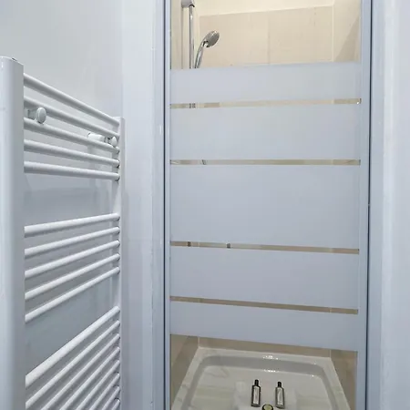 Renovated Champs-elysees Retreat * Paris