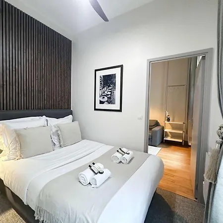 Apartment Renovated Champs-elysees Retreat Paris