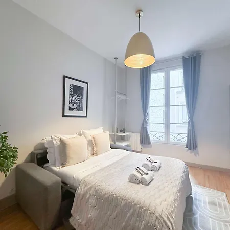 Renovated Champs-elysees Retreat Apartment