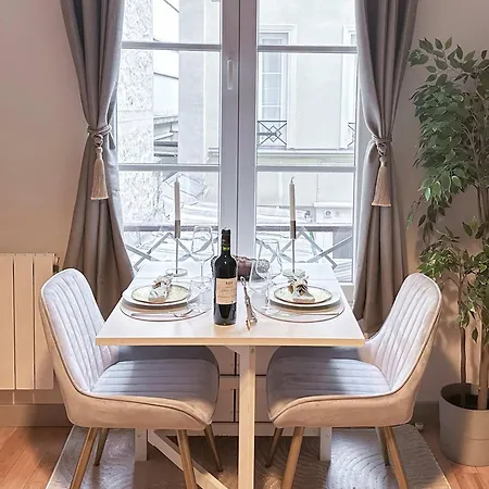 Renovated Champs-elysees Retreat * Paris