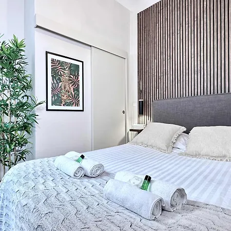 Apartment Renovated Champs-elysees Retreat *